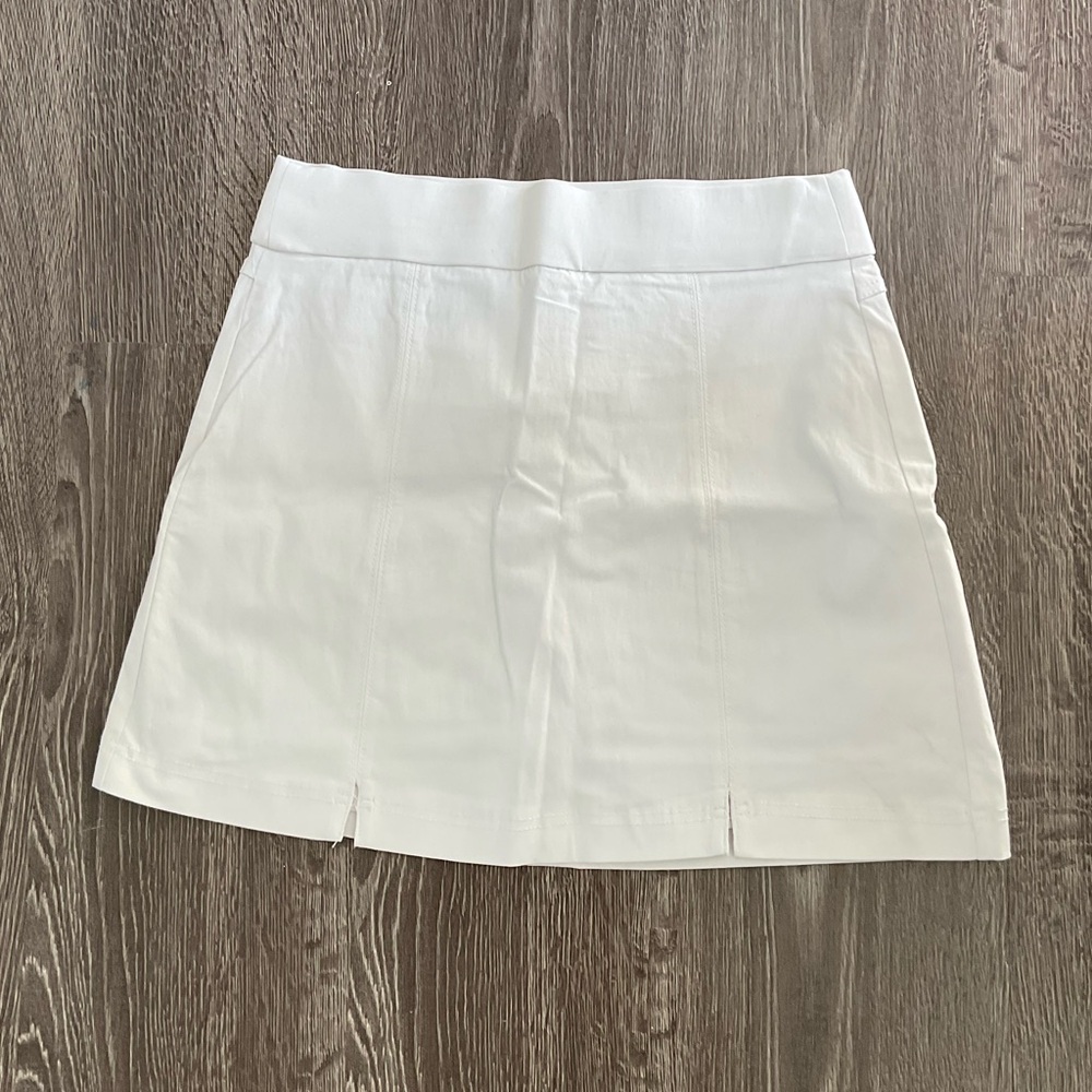 ☀️ NWT Golf Skort